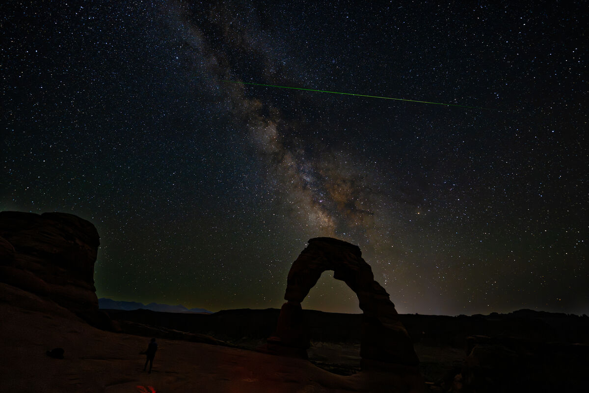Meteor past the arch